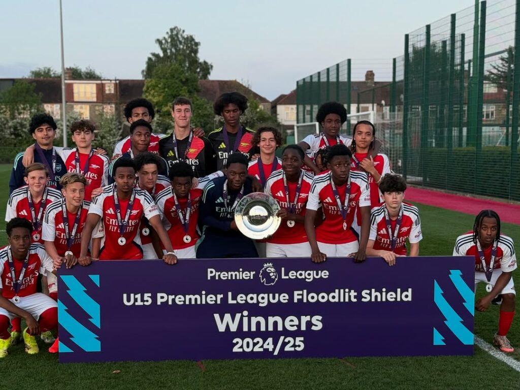 The Arsenal u15 squad celebrate winning the 2024/25 u15 Premier League Floodlit Shield (Photo via Luis Munoz on Instagram)