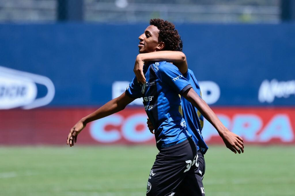 Arsenal track Ecuadorian twins for potential signing 4 Edwin Quintero (Photo via idv.formativas on Instagram)