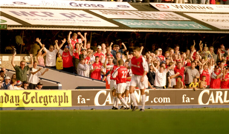 23 Sep 2000: Arsenal celebrate during the FA Carling Premiership match against Ipswich Town played at Portman Road, in Ipswich, England. The match ...