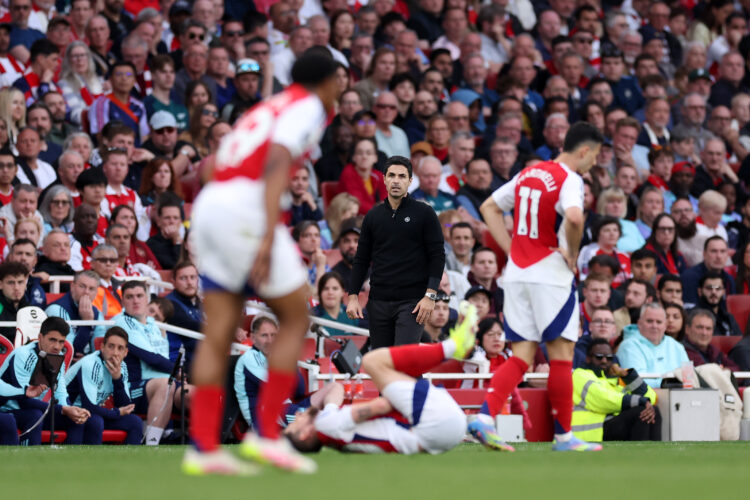 LONDON, ENGLAND - APRIL 12: Mikel Arteta, Manager of Arsenal, looks on as Jorginho of Arsenal goes down injured during the Premier League match bet...