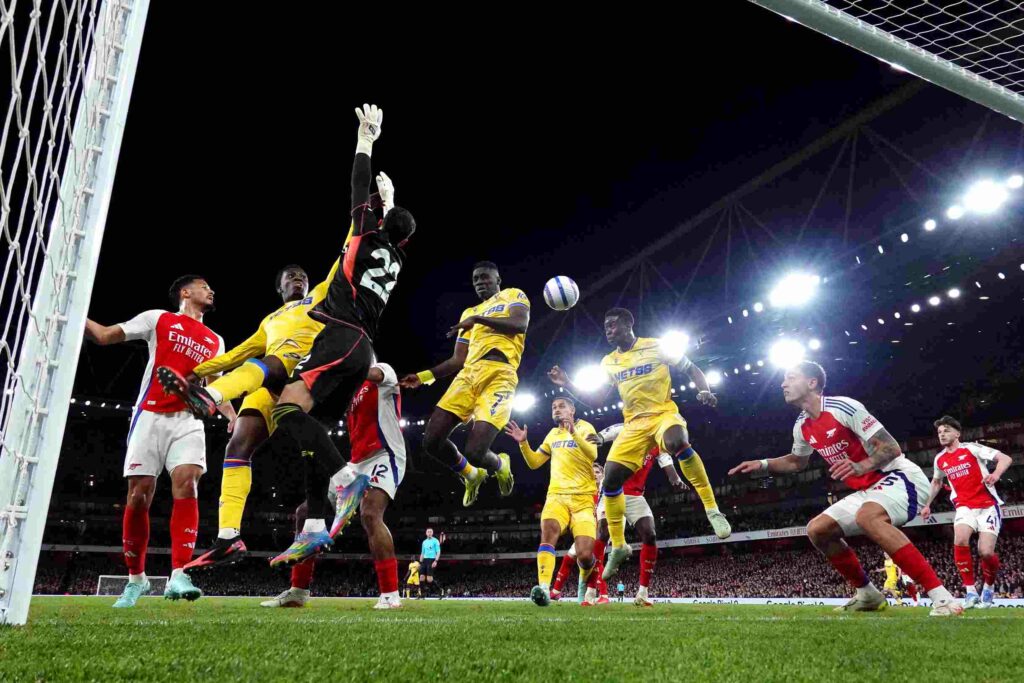 Arsenal add Crystal Palace player to their summer shortlist 2 LONDON, ENGLAND - APRIL 23: David Raya of Arsenal fails to collect the ball whilst under pressure from Eddie Nketiah of Crystal Palace as Ismaila Sarr and Marc Guehi of Crystal Palace miss a chance during the Premier League match between Arsenal FC and Crystal Palace FC at Emirates Stadium on April 23, 2025 in London, England. (Photo by Justin Setterfield/Getty Images)