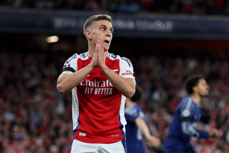 LONDON, ENGLAND - APRIL 29: Leandro Trossard of Arsenal reacts after a missed chance during the UEFA Champions League 2024/25 Semi Final First Leg ...