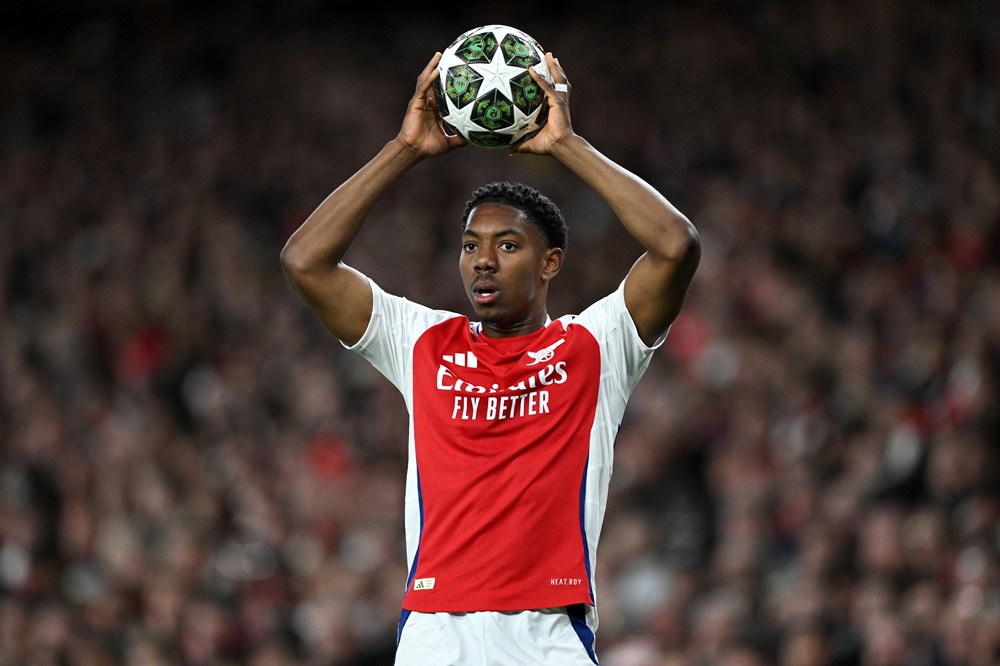Documents ready for Arsenal starter's long-term contract extension 2 LONDON, ENGLAND: Myles Lewis-Skelly of Arsenal takes a throw in during the UEFA Champions League 2024/25 Quarter Final First Leg match between Arsenal FC and Real Madrid C.F. at Arsenal Stadium on April 08, 2025. (Photo by Justin Setterfield/Getty Images)
