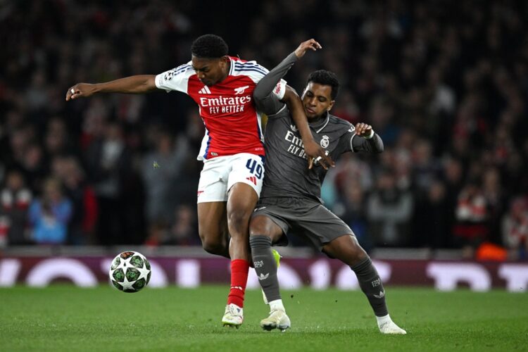 LONDON, ENGLAND: Myles Lewis-Skelly of Arsenal is challenged by Rodrygo of Real Madrid during the UEFA Champions League 2024/25 Quarter Final First...