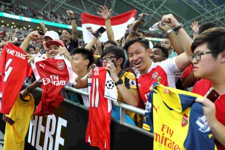 SINGAPORE, SINGAPORE - JULY 28: Arsenal fans cheer during the International Champions Cup match between Arsenal and Paris Saint Germain at the Nati...
