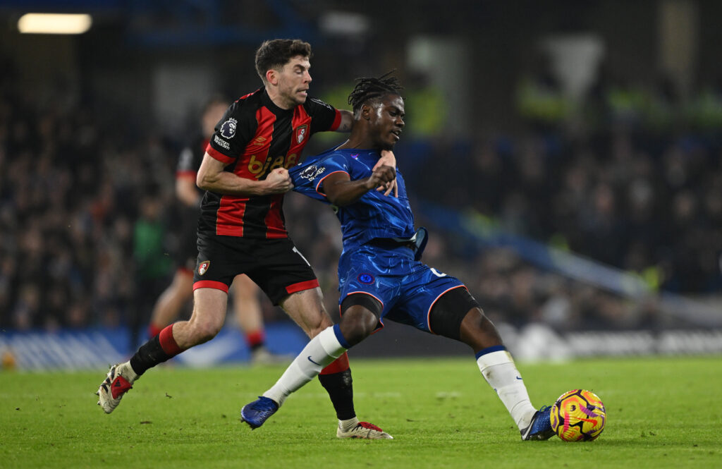 Injury picked up v Arsenal ends Chelsea star's season 4 LONDON, ENGLAND - JANUARY 14: Romeo Lavia of Chelsea is challenged by Ryan Christie of AFC Bournemouth during the Premier League match between Chelsea FC and AFC Bournemouth at Stamford Bridge on January 14, 2025 in London, England. (Photo by Mike Hewitt/Getty Images)