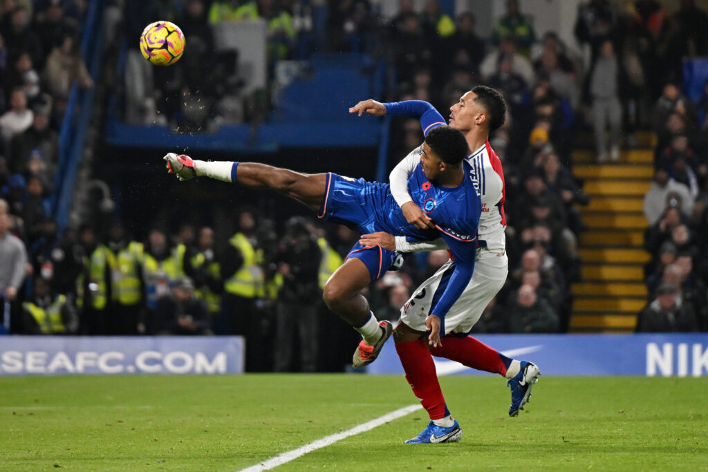 Injury picked up v Arsenal ends Chelsea star's season 3 LONDON, ENGLAND - NOVEMBER 10: Wesley Fofana of Chelsea shoots whilst under pressure from William Saliba of Arsenal during the Premier League match between Chelsea FC and Arsenal FC at Stamford Bridge on November 10, 2024 in London, England. (Photo by Mike Hewitt/Getty Images)