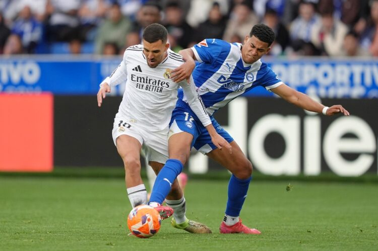 VITORIA-GASTEIZ, SPAIN: Dani Ceballos of Real Madrid battles for possession with Santiago Mourino of Deportivo Alaves during the LaLiga match betwe...