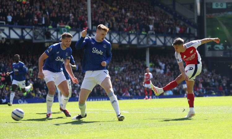 LIVERPOOL, ENGLAND - APRIL 05: Leandro Trossard of Arsenal scores his team's first goal during the Premier League match between Everton FC and Arse...