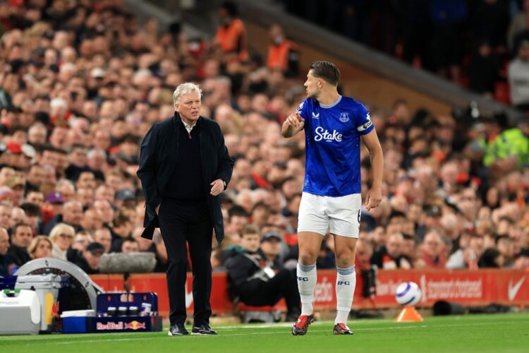 LIVERPOOL, ENGLAND: David Moyes, Manager of Everton, interacts with James Tarkowski of Everton during the Premier League match between Liverpool FC...