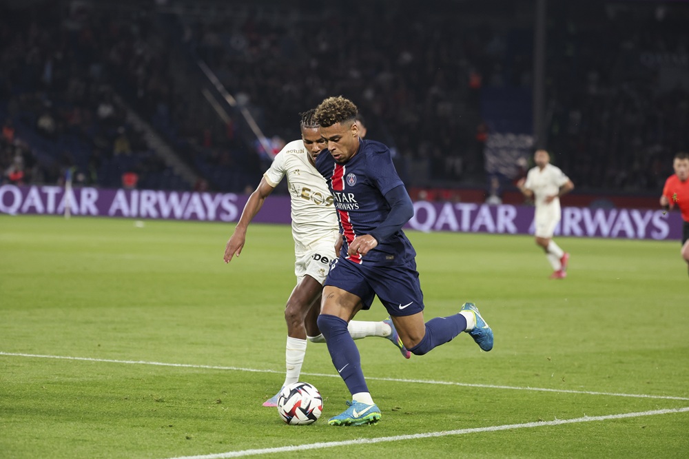 PSG unbeaten run ends ahead of Arsenal clash 2 PARIS, FRANCE: Desire Doue of Paris Saint-Germain controls the ball against Hicham Boudaoui #6 of OGC Nice during the Ligue 1 match between Paris Saint-Germain and OGC Nice at Parc des Princes on April 25, 2025. (Photo by Catherine Steenkeste/Getty Images for Qatar Airways)