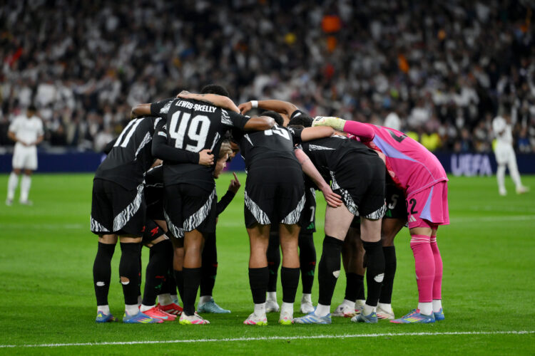 MADRID, SPAIN - APRIL 16: Arsenal players huddle prior to the UEFA Champions League 2024/25 Quarter Final Second Leg match between Real Madrid C.F....
