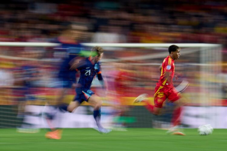 VALENCIA, SPAIN - MARCH 23: Lamine Yamal of Spain runs with the ball during the UEFA Nations League Quarterfinal Leg Two match between Spain and Ne...