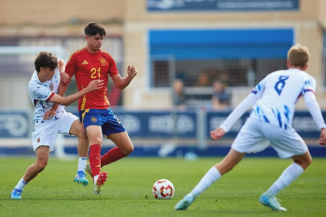 Arsenal interested in summer signing of Real Madrid teenager 4 Victor Valdepenas playing for the Spain u19s (Photo via Valdepenas on Instagram)