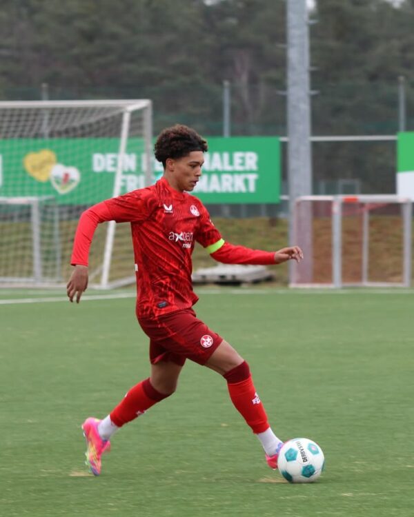 Max Gordon playing for the FC Kaiserslautern u15s (Photo via FC Kaiserslautern Nachwuchs on Instagram)