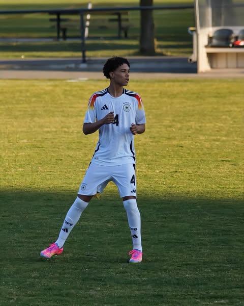Max Gordon playing for the Germany u15s (Photo via FC Kaiserslautern Nachwuchs on Instagram)