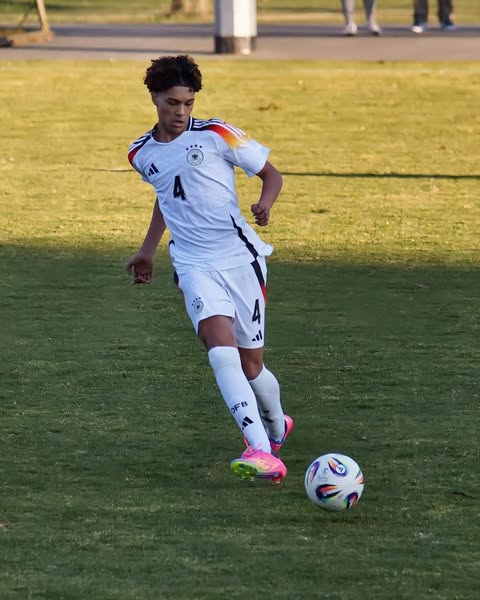 Max Gordon playing for the Germany u15s (Photo via FC Kaiserslautern Nachwuchs on Instagram)