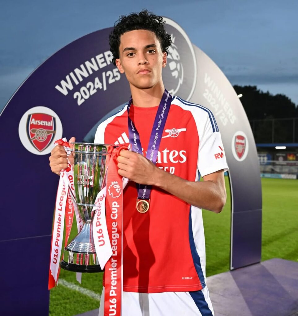 Arsenal hand early promotion to £1.1m youngster 4 Kyran Thompson holding the u16 Premier League Cup trophy (Photo via Thompson on Instagram)