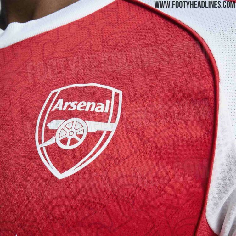 Leaked official photos of Arsenal's 2025/26 home kit (Photos via FootyHeadlines.com)