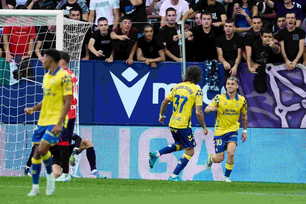 Arsenal rekindle interest in €60m playmaker they first spotted at 19 5 Alberto Moleiro of UD Las Palmas celebrates after scoring goal during the LaLiga match between CA Osasuna and UD Las Palmas at Estadio El Sadar on ...