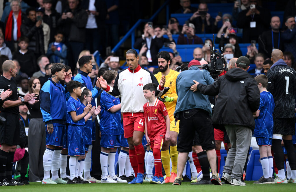 Mikel Arteta: Liverpool deserve Arsenal guard of honour 2 Virgil van Dijk of Liverpool leads out his side as they are given a guard of honor by the players of Chelsea after they became Premier League champ...