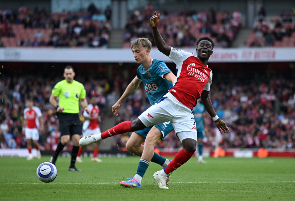 Arsenal move on from 20yo as Real Madrid deal agreed, also snubbing Liverpool 2 LONDON, ENGLAND - MAY 03: Bukayo Saka of Arsenal is challenged by Dean Huijsen of AFC Bournemouth during the Premier League match between Arsenal FC and AFC Bournemouth at Emirates Stadium on May 03, 2025 in London, England. (Photo by Shaun Botterill/Getty Images)