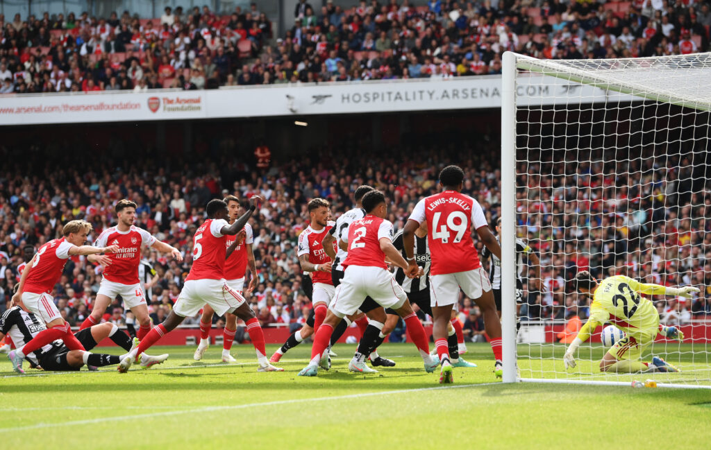 LONDON, ENGLAND - MAY 18: David Raya of Arsenal makes a save during the Premier League match between Arsenal FC and Newcastle United FC at Emirates Stadium on May 18, 2025 in London, England. (Photo by Mike Hewitt/Getty Images)