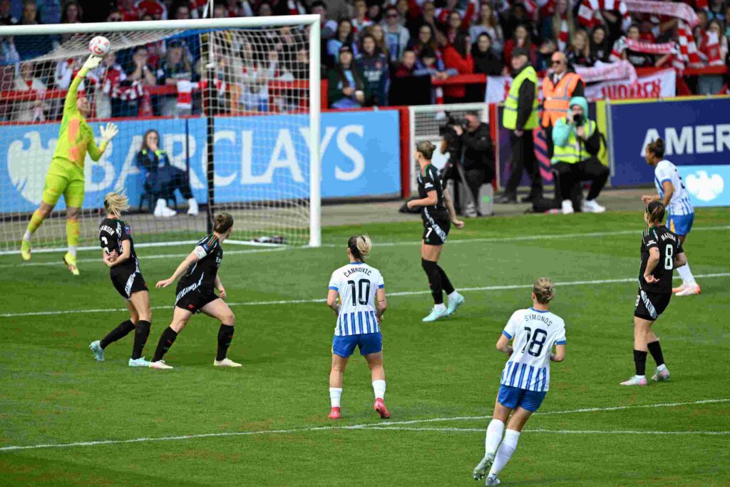 Zinsberger: I know I’m not number one 3 CRAWLEY, ENGLAND - MAY 05: Jelena Cankovic of Brighton & Hove Albion has a shot which is saved by Manuela Zinsberger of Arsenal during the Barclays Women's Super League match between Brighton & Hove Albion FC and Arsenal FC at Broadfield Stadium on May 05, 2025 in Crawley, England. (Photo by Mike Hewitt/Getty Images)