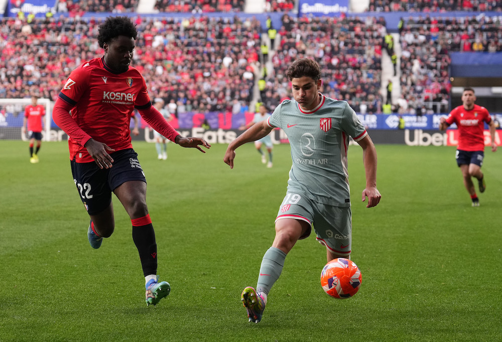 Arsenal interested in signing from Andrea Berta's former club 2 PAMPLONA, SPAIN: Julian Alvarez of Atletico de Madrid runs with the ball whilst under pressure from Flavien Enzo Boyomo of CA Osasuna during the LaLiga match between CA Osasuna and Atletico de Madrid at Estadio El Sadar on May 15, 2025. (Photo by Juan Manuel Serrano Arce/Getty Images)