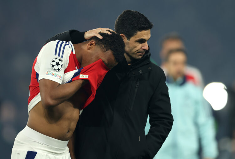 PARIS, FRANCE - MAY 07: Jurrien Timber of Arsenal is consoled by Mikel Arteta, Manager of Arsenal, at full-time following the team's defeat and sub...