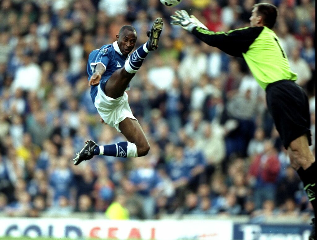 29 May 1999: Peter Ndlovu of Birmingham City challenges Alec Chamberlain in the Watford goal in the Nationwide Division One Play-Off semi-final second leg match at St Andrews in Birmingham, England. Birmingham City won 1-0 on the night to level the tie1-1 on aggregate, but Watford went through 7-6 on penalties. Mandatory Credit: Ben Radford /Allsport