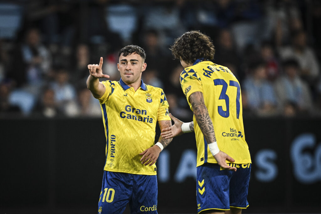 Arsenal rekindle interest in €60m playmaker they first spotted at 19 2 VIGO, SPAIN - MARCH 31: Alberto Moleiro (L) of UD Las Palmas celebrates with Fábio Silva after scores his team first goal during the LaLiga match between RC Celta de Vigo and UD Las Palmas at Estadio Balaidos on March 31, 2025 in Vigo, Spain. (Photo by Octavio Passos/Getty Images)