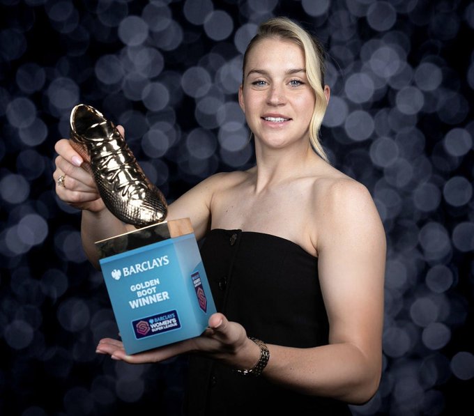 Alessia Russo wins award