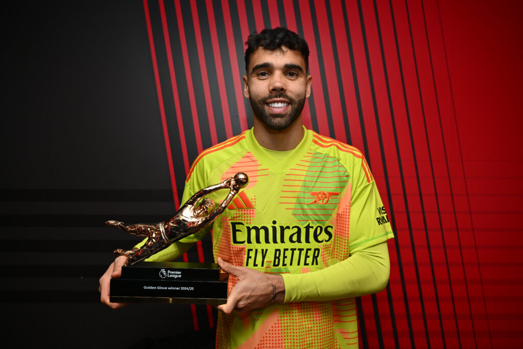 SOUTHAMPTON, ENGLAND - MAY 25: David Raya of Arsenal poses for a photo with the Premier League Golden Glove award after the Premier League match between Southampton FC and Arsenal FC at St Mary's Stadium on May 25, 2025 in Southampton, England. (Photo by Dan Mullan/Getty Images)