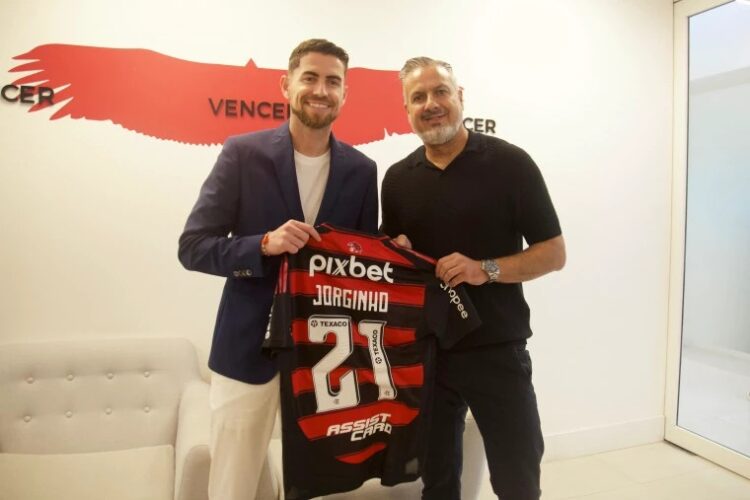 Jorginho signs for Flamengo (Photo via Flamengo.com.br)