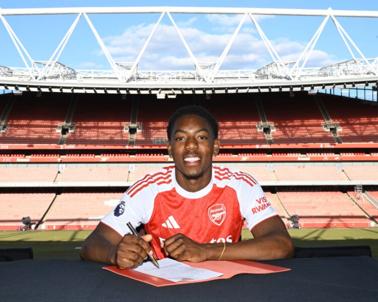 Myles Lewis-Skelly signs his Arsenal contract (Photo via Arsenal)