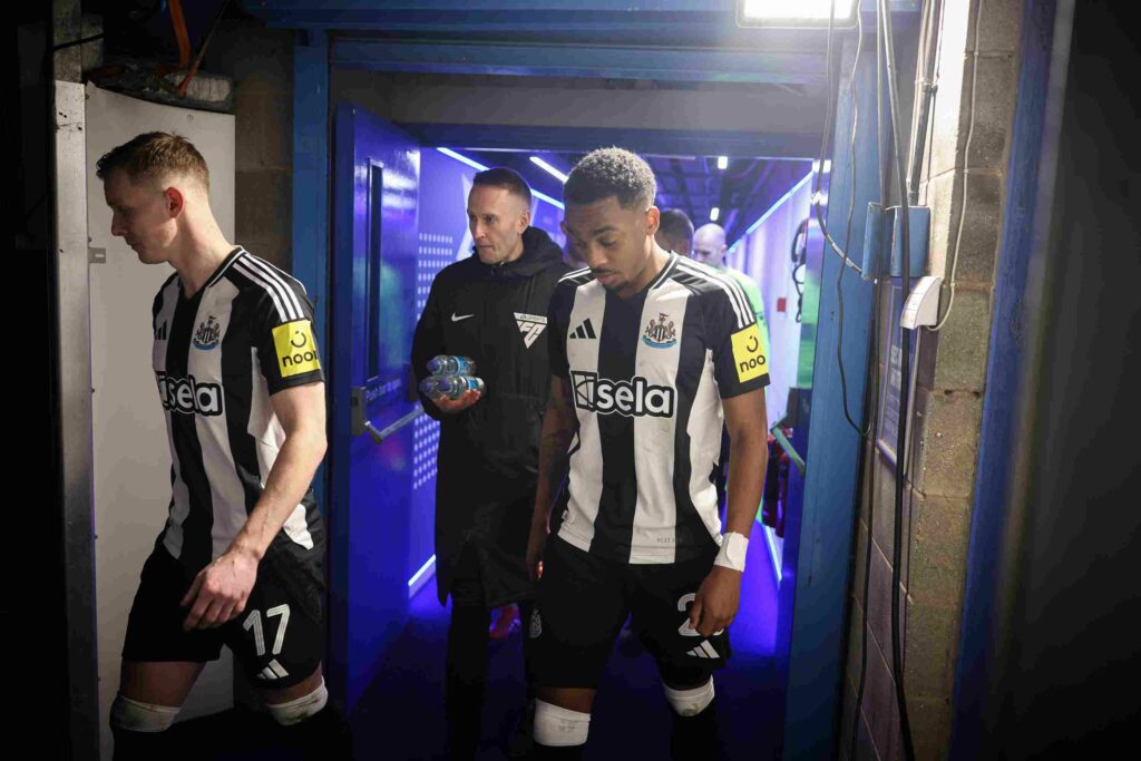 Fulham considering signing yet another former Arsenal player 2 Joe Willock of Newcastle United walks out for the second half during the Emirates FA Cup Fourth Round match between Birmingham City and Newcastle U...