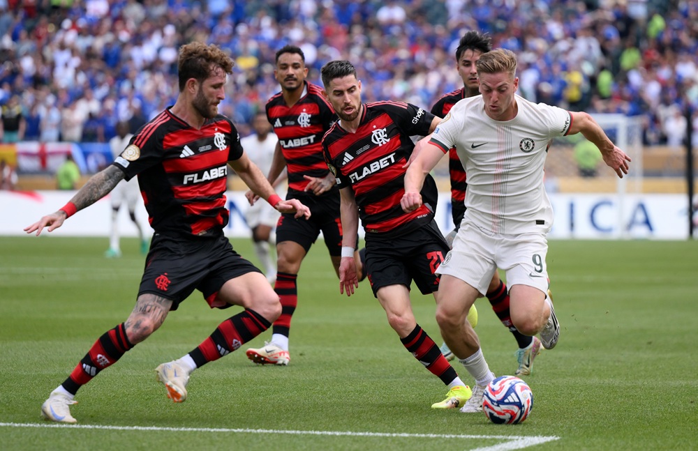 Former Gunner hits 3 g/a in 4 games at Club World Cup 4 PHILADELPHIA, PENNSYLVANIA: Liam Delap of Chelsea FC runs with the ball while under pressure from Jorginho of CR Flamengo during the FIFA Club World Cup 2025 group D match between CR Flamengo and Chelsea FC at Lincoln Financial Field on June 20, 2025. (Photo by David Ramos/Getty Images)