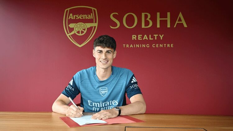 Kepa signs for Arsenal (Photo via Arsenal.com)