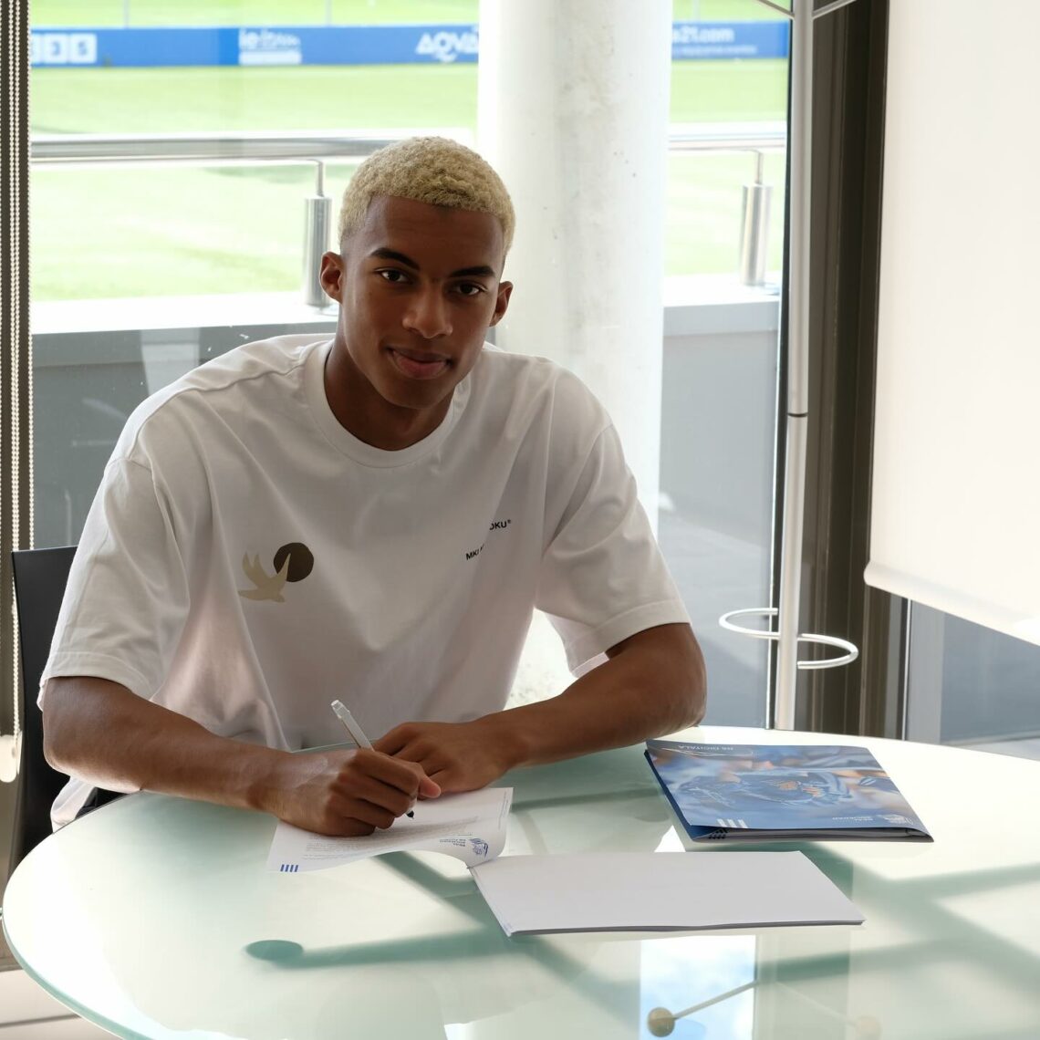 Zac Shuaib signing for Real Sociedad (Photo via Shuaib on Instagram)