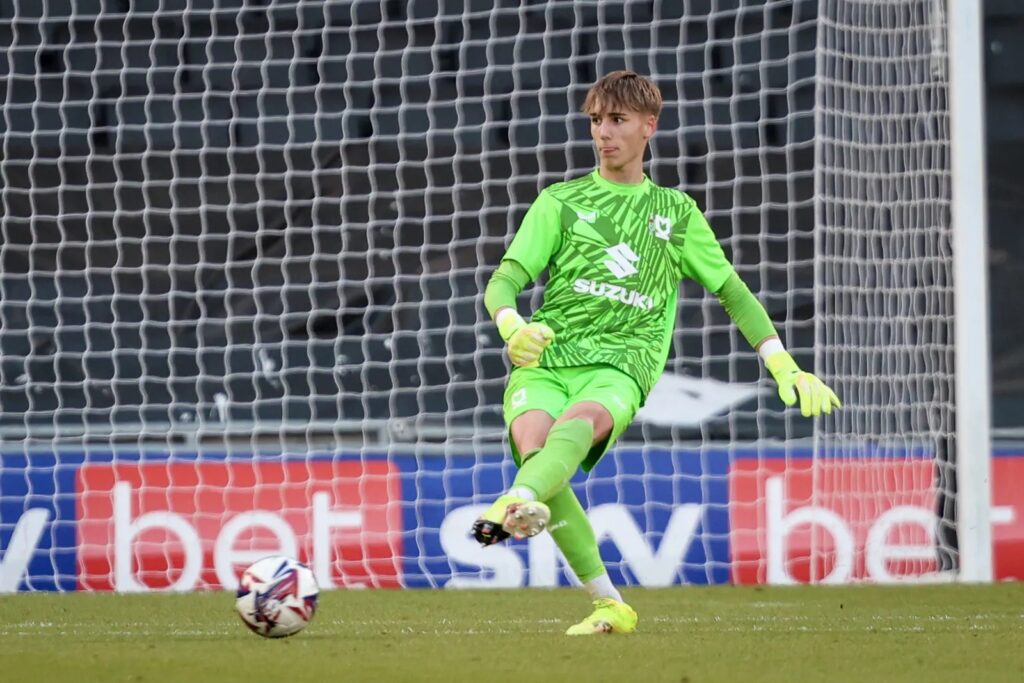 Arsenal sign MK Dons 16yo 3 Remi Lupinski playing for MK Dons (Photo via MKDons.com)