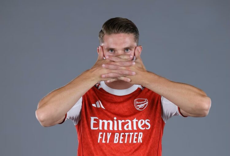 Viktor Gyokeres after signing for Arsenal (Photo via Arsenal.com)