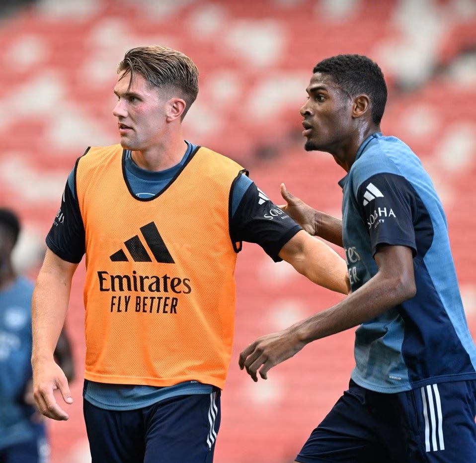Gyokeres in contention to face Spurs as he breaks club record 4 Viktor Gyokeres and Cristhian Mosquera in training with Arsenal (Photo via Arsenal.com)