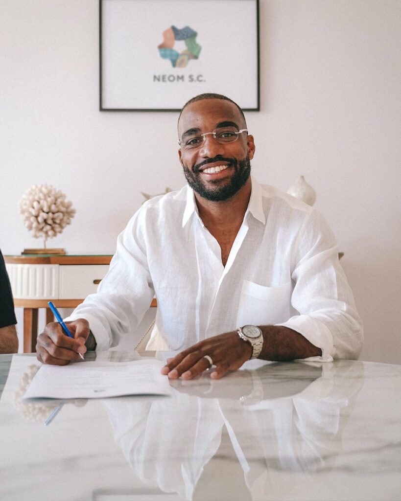 Alexandre Lacazette signs for NEOM S.C. (Photo via NEOMSportsClub on Twitter)