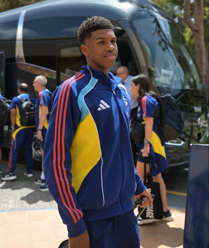 Andre Harriman-Annous with the Arsenal first team on tour in Spain (Photo via Arsenal.com)