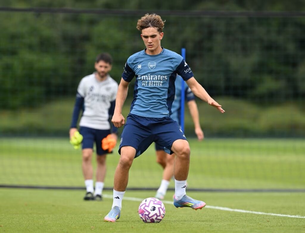 15yo joins Arsenal first-team pre-season as contract talks begin 3 Max Dowman in first-team training with Arsenal (Photo via Arsenal.com)