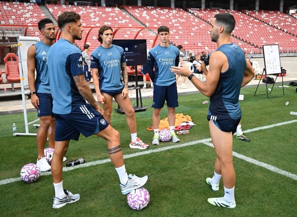 Riccardo Calafiori involved in Arsenal's training session in Singapore (Photo via Arsenal.com)
