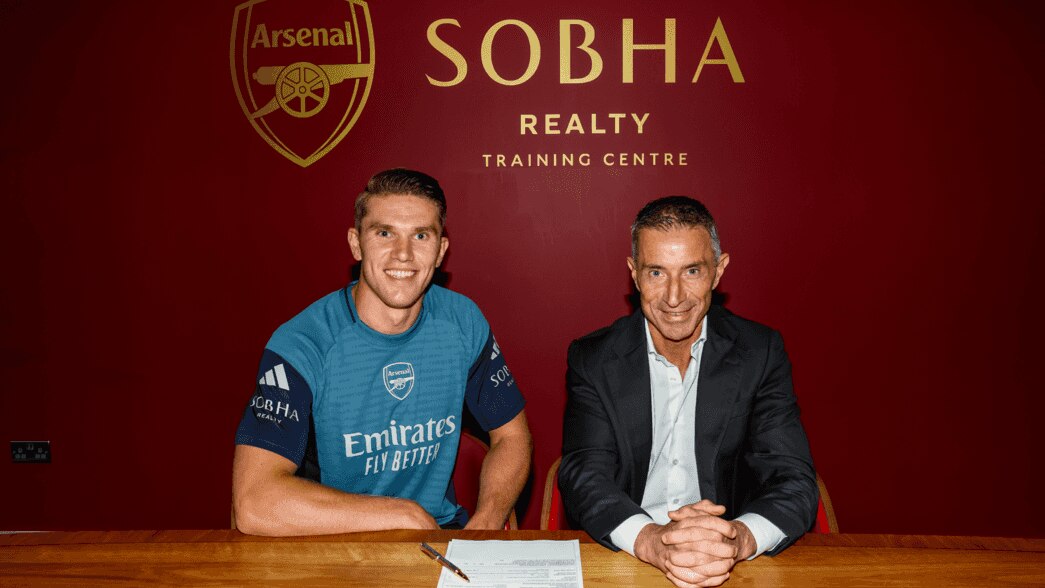 Viktor Gyokeres signing for Arsenal (Photo via Arsenal.com)
