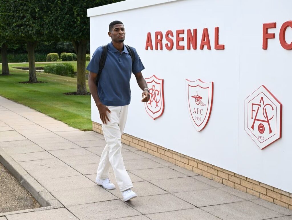 Mikel Arteta explains new signing's absence vs Newcastle United 2 Cristhian Mosquera with Arsenal (Photo via Arsenal.com)
