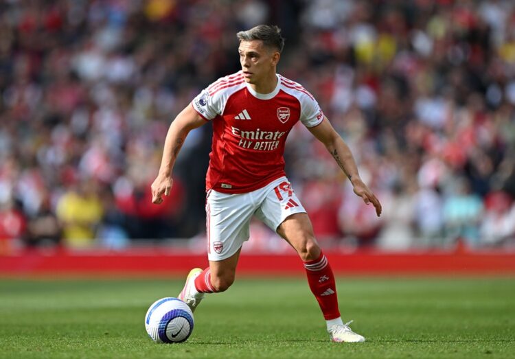 LONDON, ENGLAND: Leandro Trossard of Arsenal runs with the ball during the Premier League match between Arsenal FC and Newcastle United FC at Emira...